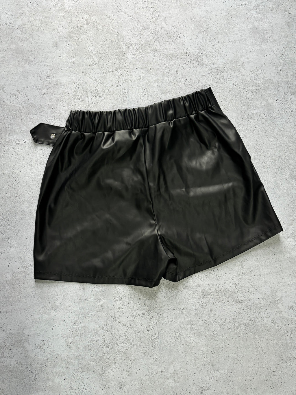 SHORT POLLERA ECOCUERO
