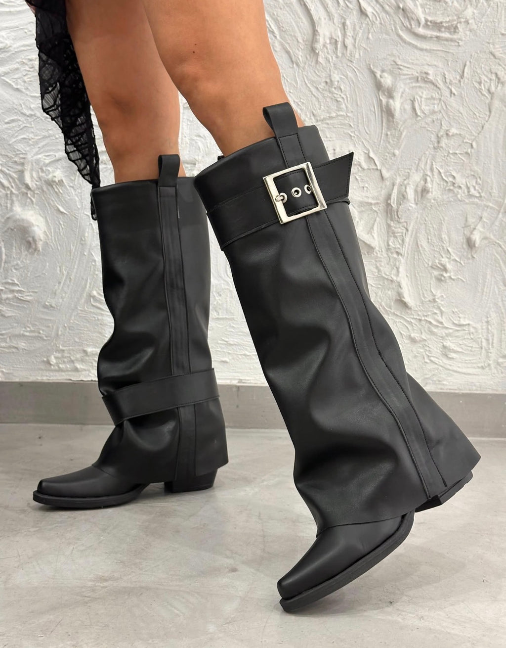 MINERVA BLACK