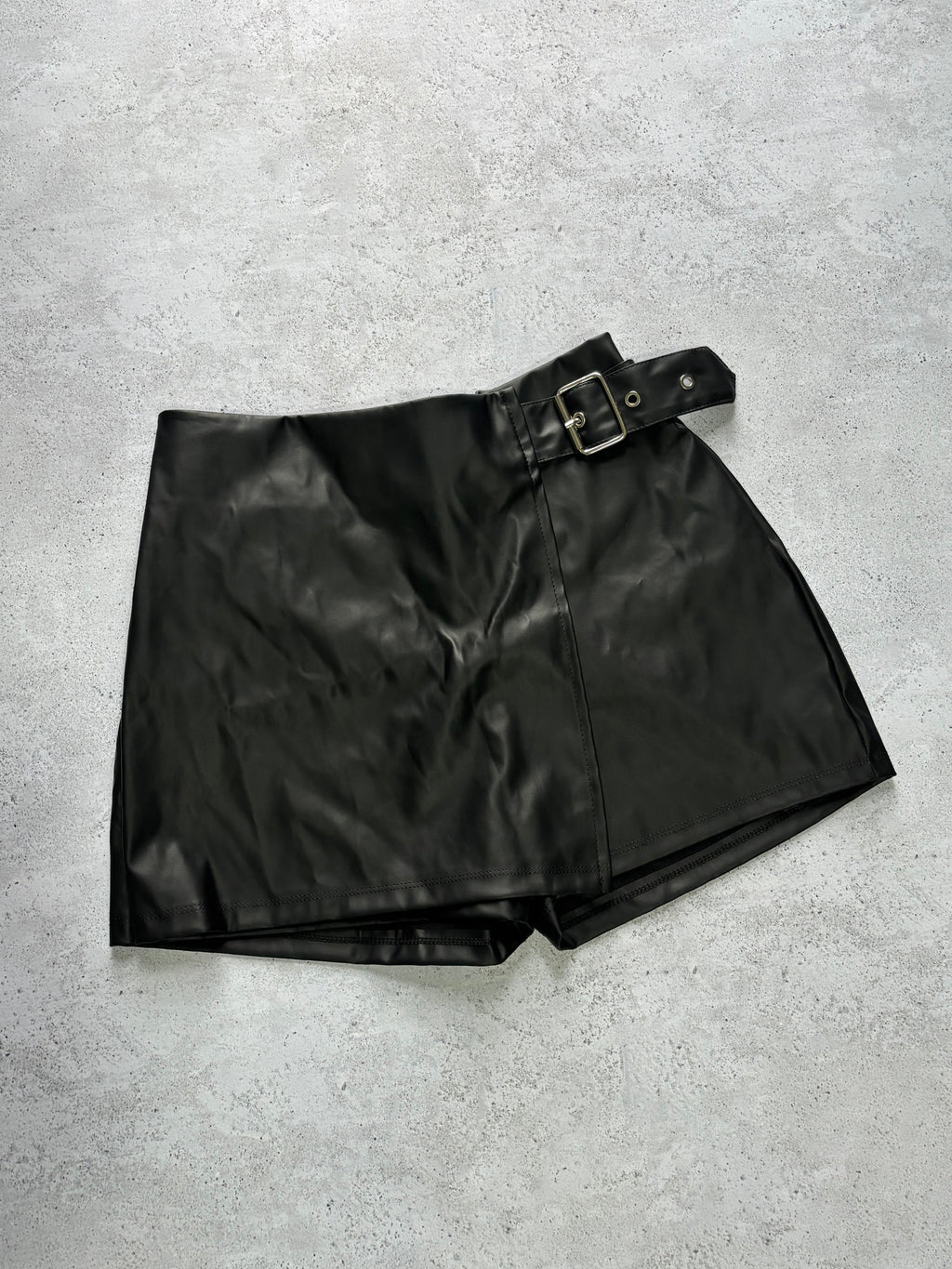 SHORT POLLERA ECOCUERO