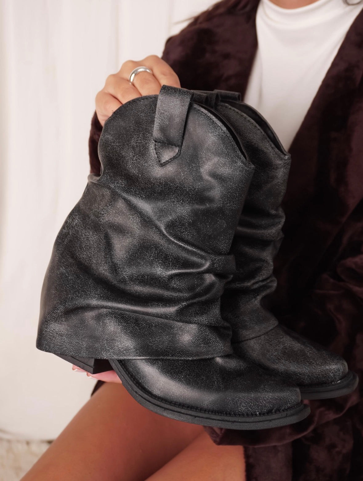 BECCA FUME GRIS