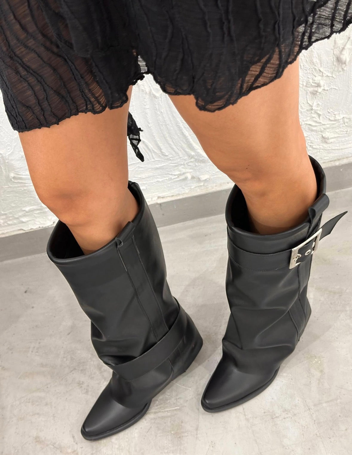 MINERVA BLACK